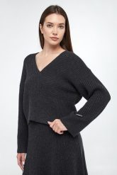 Sweter damski z wełną Aphrodite PINKO. Swetry klasyczne damskie Pinko, s, z wełny, bez kołnierzyka. W wyprzedaży za 851.40 zł.