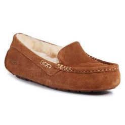 Kapcie Ugg. Brązowe kapcie damskie Ugg. Za 539.99 zł.