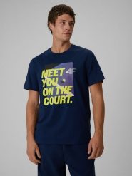 4F T-shirt regular z nadrukiem męski - granatowy S. Niebieskie t-shirty męskie 4f, m, bez wzorów, z bawełny, bez kołnierzyka. Za 69.99 zł.