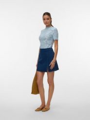 Vero Moda Bluzka w kolorze błękitnym rozmiar: M. Niebieskie bluzki damskie Vero Moda, m, bez wzorów, z koronki, bez kołnierzyka, bez ramiączek. Za 52.55 zł.
