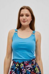 Prążkowany top lazurowy. Niebieskie topy damskie MOODO, l, bez wzorów, z elastanu, bez kołnierzyka. W wyprzedaży za 24.99 zł.