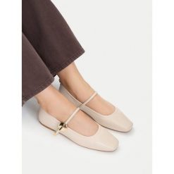 Baleriny MEXX. Brązowe baleriny damskie Mexx, bez wzorów, bez obcasa. Za 269.99 zł.