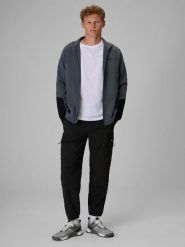 4F Spodnie casual cargo męskie - czarne M. Czarne spodnie materiałowe męskie 4f, bez wzorów, z tkaniny, casualowe. Za 189.99 zł.