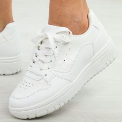 Białe sportowe buty damskie McBraun 23263. Białe buty sportowe na co dzień damskie McBraun, bez wzorów, ze skóry, na fitness i siłownię. Za 99.00 zł.