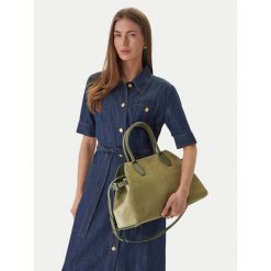 Torebka Guess. Zielone torebki klasyczne damskie Guess, z aplikacjami, bez dodatków. Za 1,259.00 zł.