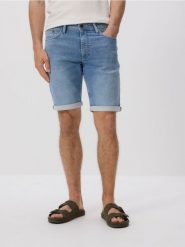 Szorty slim fit z zakładkami - niebieski. Niebieskie szorty męskie Reserved, z denimu, bez kołnierzyka. Za 129.99 zł.