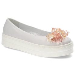 Białe Baleriny Armodo Skórzane Buty Damskie. Białe baleriny damskie Armodo, bez wzorów, ze skóry, bez obcasa. Za 299.00 zł.