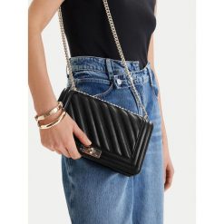 Torebka Badura. Czarne listonoszki damskie Badura, bez wzorów, bez dodatków. Za 199.99 zł.
