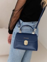 Lia Biassoni Skórzana torebka "Calopinace" w kolorze granatowym - 23 x 16 x 12 cm rozmiar: onesize. Niebieskie torebki klasyczne damskie Lia Biassoni, bez wzorów, z materiału, bez dodatków. Za 260.99 zł.