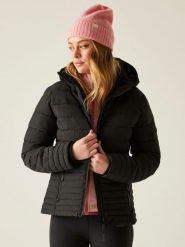 Regatta Kurtka pikowana "Kelane" w kolorze czarnym rozmiar: 40. Czarne kurtki damskie Regatta, bez wzorów, bez kaptura. Za 244.22 zł.