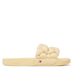 Klapki Tommy Jeans. Żółte klapki damskie Tommy Jeans, bez wzorów, z jeansu, bez obcasa. Za 179.99 zł.