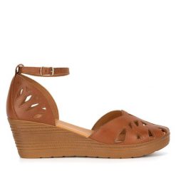 Półbuty Lasocki. Brązowe półbuty damskie Lasocki, bez wzorów, bez obcasa, na koturnie. Za 169.99 zł.