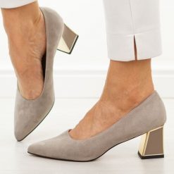 Beżowe skórzane czółenka damskie Vinceza 66921. Brązowe czółenka damskie VINCEZA, bez wzorów, ze skóry, bez obcasa, na słupku. Za 249.00 zł.