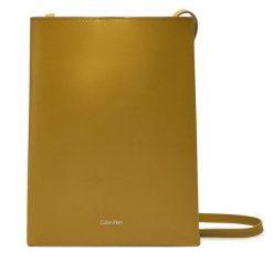 Torebka Calvin Klein. Zielone listonoszki damskie CALVIN KLEIN, bez wzorów, bez dodatków. Za 459.99 zł.
