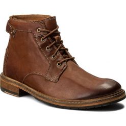 Kozaki CLARKS - Clarkdale Bud 261277807 Dark Tan Leather. Brązowe buty zimowe męskie Clarks, z materiału, bez zapięcia. W wyprzedaży za 359.00 zł.