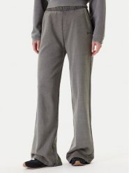 Guess Spodnie dresowe V5RB17 KCOS1 Szary Regular Fit. Szare spodnie dresowe damskie Guess, s, z aplikacjami, z bawełny. Za 259.99 zł.