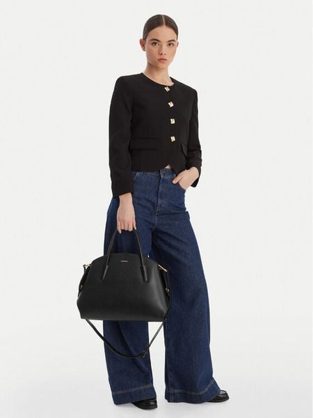 Coccinelle Torebka U7K Coccinelletylde E1 U7K 18 01 01 Czarny. Czarne torebki klasyczne damskie Coccinelle, bez wzorów, ze skóry, bez dodatków. Za 1,949.00 zł.