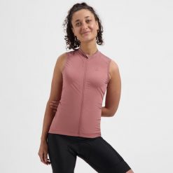 Koszulka rowerowa damska Rogelli Essential II bez rękawów. Czerwone bluzki sportowe damskie Rogelli, l, z elastanu, bez kołnierzyka, bez ramiączek. Za 181.00 zł.