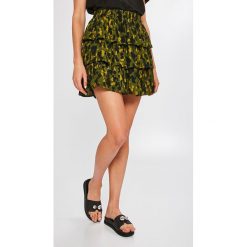 Vero Moda - Spódnica. Zielone spódniczki damskie Vero Moda, s, bez wzorów, z materiału, mini, rozkloszowane. W wyprzedaży za 49.90 zł.