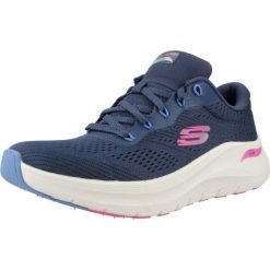 Buty do chodzenia damskie Skechers 150051LGMT. Czerwone buty sportowe na co dzień damskie Skechers, bez wzorów, z materiału, trekkingowe. Za 385.90 zł.