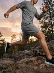 Sportowa koszulka regular fit z napisem - szary. Szare t-shirty sportowe męskie Sinsay, l, bez ramiączek. Za 29.99 zł.