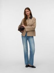 Vero Moda Kurtka przejściowa w kolorze beżowym rozmiar: M. Brązowe kurtki damskie Vero Moda, m, bez wzorów, bez kaptura. Za 149.95 zł.