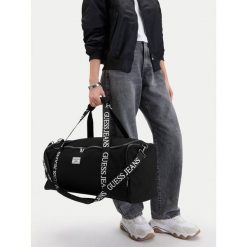 Torba weekendowa Guess Jeans. Czarne torebki klasyczne damskie Guess Jeans, z aplikacjami, z jeansu, bez dodatków. Za 299.99 zł.