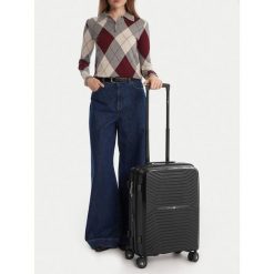 Walizka kabinowa Beverly Hills Polo Club. Czarne walizki Beverly Hills Polo Club, bez wzorów. Za 299.99 zł.