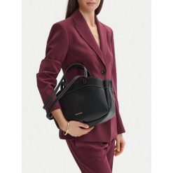 Torebka GINO ROSSI. Czarne torebki klasyczne damskie Gino Rossi, bez wzorów, bez dodatków. Za 199.99 zł.