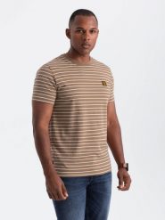 T-shirt męski w paski z naszywką Ombre Design – brązowo-biały V7 OM-TSCT-0183 - L. Białe t-shirty męskie Ombre Clothing, l, z aplikacjami, z bawełny, bez kołnierzyka. W wyprzedaży za 59.99 zł.