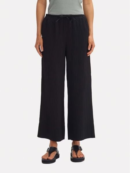 OPUS Spodnie w kolorze ciemnozielonym rozmiar: 42. Zielone spodnie materiałowe damskie Opus, bez wzorów, z materiału, z podwyższonym stanem. Za 147.91 zł.