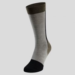 Skarpety trekkingowe Performance Wool ODLO. Szare skarpetki damskie Odlo, bez wzorów, z materiału. Za 122.90 zł.