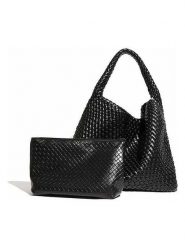 SUVRAI Torebka w kolorze czarnym - 30 x 42 x 14 cm rozmiar: onesize. Czarne torebki klasyczne damskie SUVRAI, bez wzorów, z materiału, bez dodatków. Za 173.99 zł.