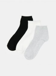 Prążkowane skarpetki z bawełną 3 pack - szary. Szare skarpetki damskie Sinsay, bez wzorów, z bawełny. Za 12.99 zł.
