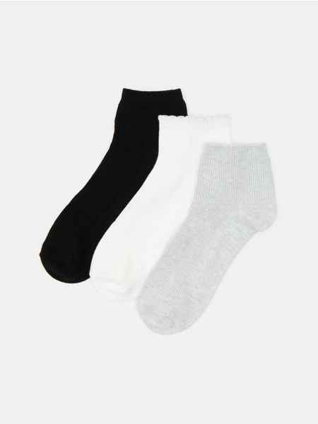 Prążkowane skarpetki z bawełną 3 pack - szary. Szare skarpetki damskie Sinsay, bez wzorów, z bawełny. Za 12.99 zł.