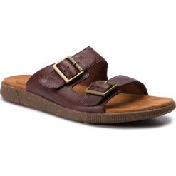 Klapki CLARKS - Vine Cedar 261398047 Mahogany Leather. Brązowe klapki i japonki męskie Clarks, z materiału. W wyprzedaży za 209.00 zł.