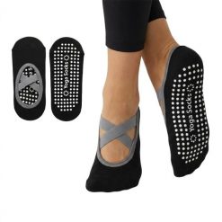 Skarpetki do jogi fit.me antypoślizgowe czarne. Czarne skarpetki damskie FIT.ME, bez wzorów. Za 12.99 zł.