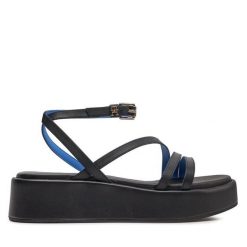 Sandały Tommy Hilfiger. Czarne sandały damskie Tommy Hilfiger, bez wzorów, bez obcasa, na koturnie. Za 569.99 zł.