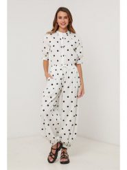 Lin Passion Spodnie materiałowe w kolorze białym rozmiar: 40/42. Białe spodnie materiałowe damskie Lin Passion, bez wzorów, z bawełny, klasyczne, z standardowym stanem. Za 108.99 zł.