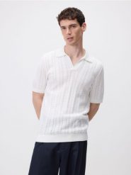Bawełniany sweter polo - biały. Białe swetry męskie Reserved, l, bez wzorów, z bawełny, bez kołnierzyka. W wyprzedaży za 69.99 zł.