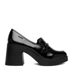 Półbuty Rieker. Czarne czółenka damskie Rieker, bez wzorów, bez obcasa, na obcasie. Za 349.99 zł.