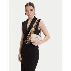 Torebka Just Cavalli. Białe torebki klasyczne damskie Just Cavalli, bez wzorów, bez dodatków. Za 444.99 zł.