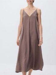Sukienka na ramiączkach z modalem - brązowy. Brązowe sukienki damskie Reserved, l, bez wzorów, z tkaniny, bez kołnierzyka, bez ramiączek. Za 139.99 zł.