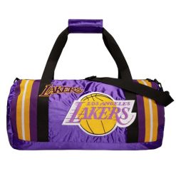 Torba typu duffle Los Angeles Lakers. Fioletowe torby męskie na ramię Mitchell & Ness, bez wzorów, na ramię. Za 396.00 zł.
