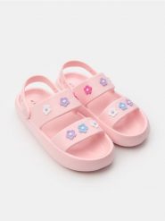 Piankowe sandały z kwiatkami - różowy. Czerwone sandały damskie Sinsay, bez wzorów, bez obcasa. Za 29.99 zł.