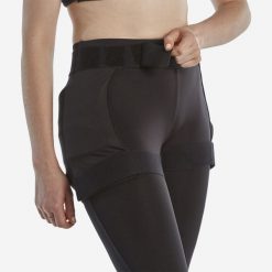 Spodenki ochronne do łyżwiarstwa figurowego Axelys. Czarne szorty damskie AXELYS, bez wzorów, sportowe. Za 169.99 zł.
