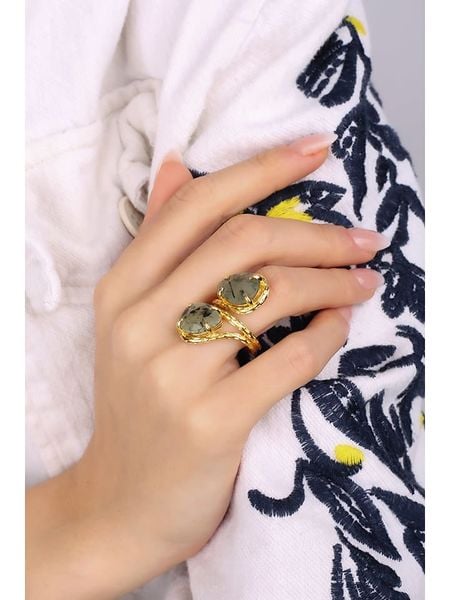 Pierres delicates Pozłacany pierścionek z prehnitami rozmiar: onesize. Żółte pierścionki damskie Pierres delicates, z prehnitem, pozłacane. Za 135.17 zł.