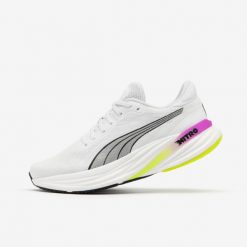 Buty do biegania męskie Puma Magnify Nitro 2. Białe obuwie do biegania damskie Puma. W wyprzedaży za 499.99 zł.