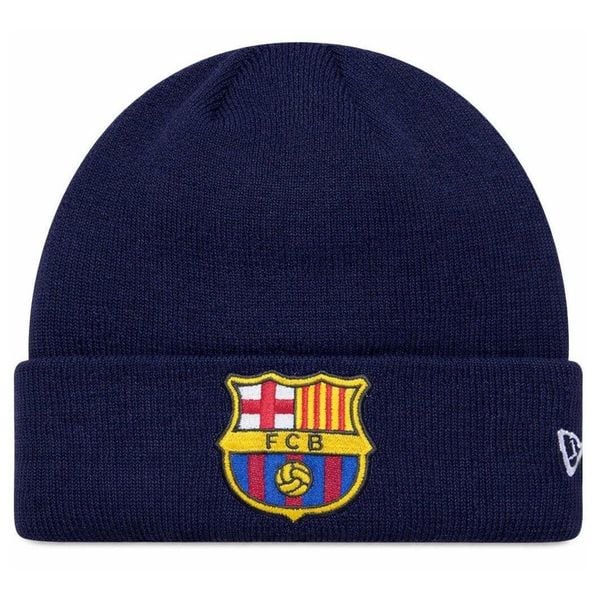 FC Barcelona x New Era czapka zimowa junior granatowa. Niebieskie czapki męskie FC Barcelona, na zimę, bez wzorów, z materiału. Za 129.00 zł.