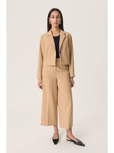 Soaked in Luxury Spodnie w kolorze beżowym rozmiar: XL. Brązowe spodnie materiałowe damskie Soaked in Luxury, bez wzorów, z materiału. Za 152.99 zł.